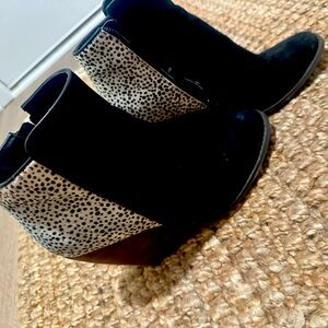 Very Volatile Black leopard wedge booties